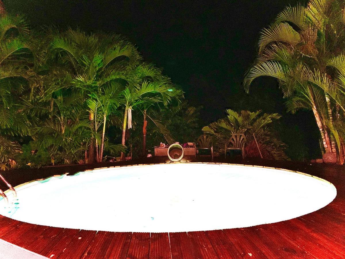 Lodge Pamplemousse Avec Piscine Privative , Dans Parc Calme A 500 M Plage Le Carbet Kültér fotó