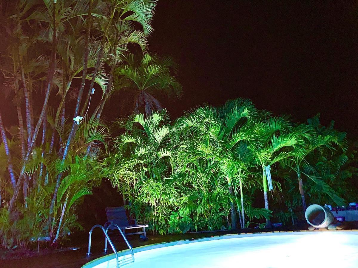 Lodge Pamplemousse Avec Piscine Privative , Dans Parc Calme A 500 M Plage Le Carbet Kültér fotó